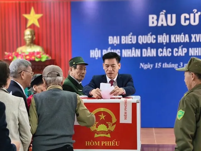 Cử tri phường Đồ Sơn bỏ phiếu bầu đại biểu Quốc hội khóa XVI và đại biểu HĐND các cấp nhiệm kỳ 2026 - 2031