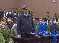 Cựu Bộ trưởng Bộ Y tế Nguyễn Thanh Long bị cáo buộc "gợi ý" Công ty Việt Á chi hơn 2,2 triệu USD.