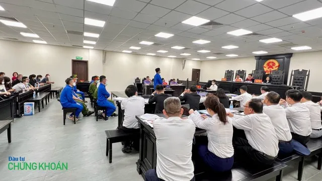 Toàn cảnh phiên toà sơ thẩm xét xử cựu Chủ tịch HĐQT Công ty Louis Holding Đỗ Thành Nhân và 7 đồng phạm vì tội "Thao túng thị trường chứng khoán" chiều 8/5 (Ảnh: H.Yến)