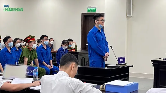 Bị cáo Đỗ Đức Nam, cựu Tổng giám đốc Công ty Chứng khoán Trí Việt trả lời xét hỏi tại phiên toà chiều 8/5 (Ảnh: H.Yến)