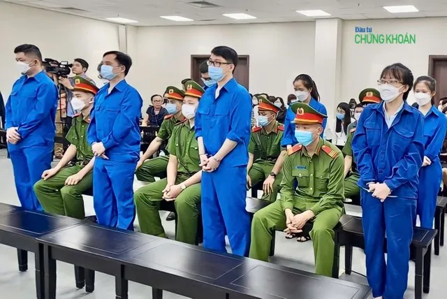 Các bị cáo tại phiên tòa sáng 10/5 (Ảnh: H.Y)