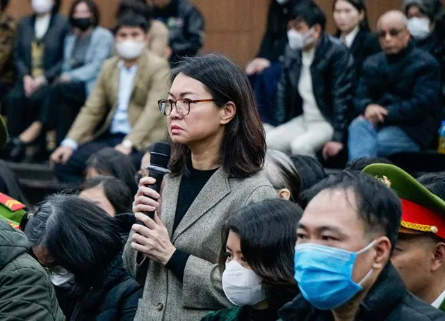 Cựu Cục trưởng Trần Việt Nga không thừa nhận cáo buộc gây khó khăn, ép doanh nghiệp chi tiền mới phê duyệt hồ sơ.
