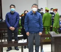 Bị cáo Quốc Anh - hàng ghế đầu.