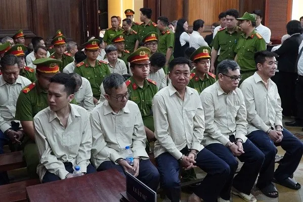 Các bị cáo tại toà.