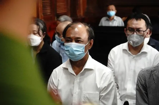 Ông Lê Tấn Hùng bị phạt 11 năm tù về tội vi phạm quy định về quản lý, sử dụng tài sản Nhà nước gây thất thoát lãng phí và 14 năm tù về tội tham ô tài sản