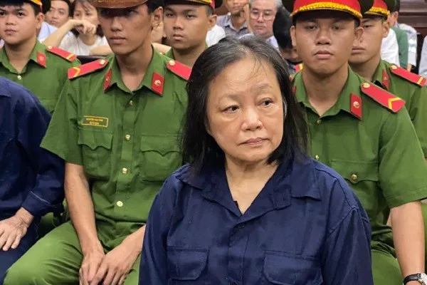 Bị cáo Trần Thị Bình Minh (cựu Phó giám đốc Sở KH&ĐT TP.HCM) trong vụ án trước đó.