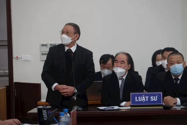 Các luật sư bào chữa tại tòa.