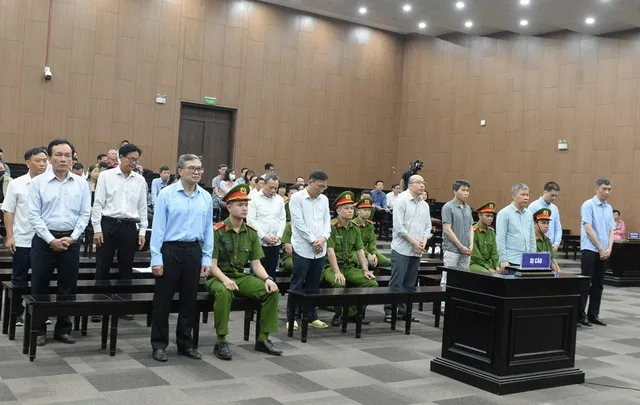 Các bị cáo bị đưa ra xét xử trong phiên tòa sơ thẩm.