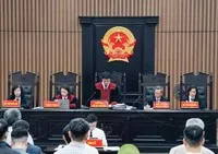 Hội đồng xét xử sơ thẩm vụ án.