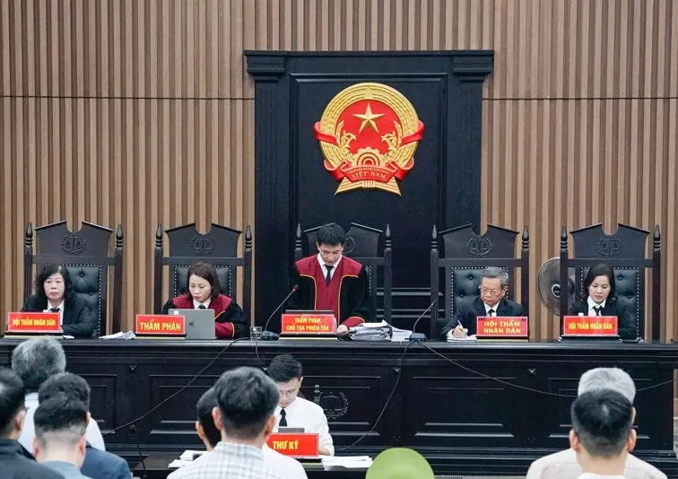 Hội đồng xét xử sơ thẩm vụ án.
