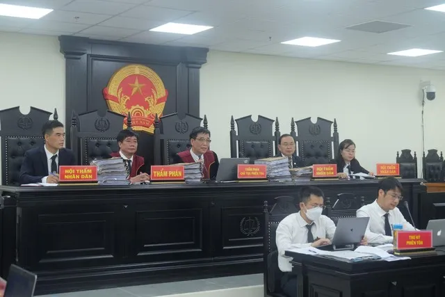 Hội đồng xét xử.