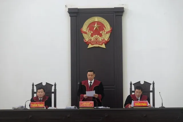 Chủ tọa đọc bản án phúc thẩm chiều nay.