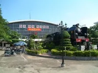 Ga đường sắt Đà Nẵng nằm ở trung tâm thành phố.