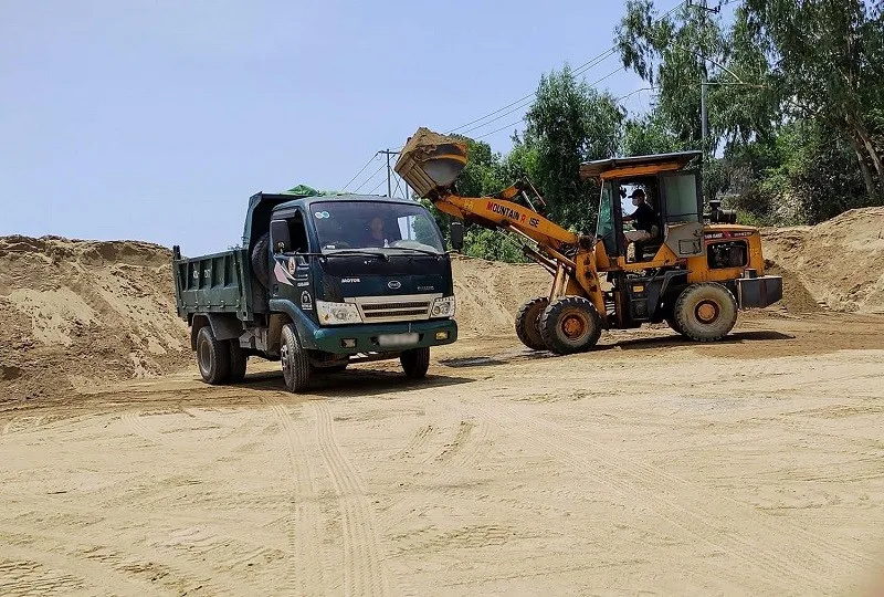 Đà Nẵng giao Sở Xây dựng chủ trì, phối hợp với các đơn vị liên quan thường xuyên theo dõi diễn biến cung - cầu và giá các loại vật liệu xây dựng, đặc biệt là cát, đá, sỏi... Ảnh: P.V 