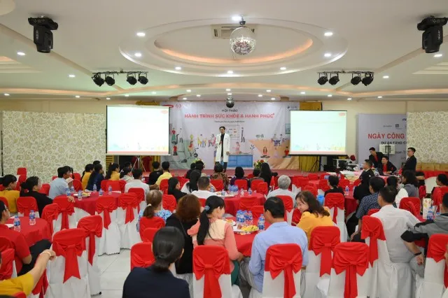 Hội thảo Hành trình Sức Khỏe và Hạnh phúc của Dai-ichi Life Việt Nam đã mang đến những kiến thức hữu ích về sức khỏe giúp Khách hàng và gia đình sống vui khỏe và hạnh phúc hơn mỗi ngày Hội thảo Hành trình Sức Khỏe và Hạnh phúc của Dai-ichi Life Việt Nam đã mang đến những kiến thức hữu ích về sức khỏe giúp Khách hàng và gia đình sống vui khỏe và hạnh phúc hơn mỗi ngày