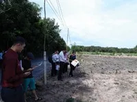 Đất nền tỉnh chờ vận may sáp nhập