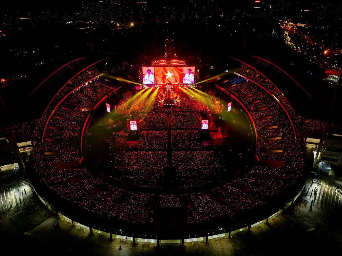 Mỗi đêm concert của DatVietVAC thu hút hàng chục ngàn khán giả tham dự