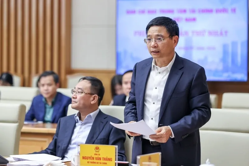 Bộ trưởng Bộ Tài chính Nguyễn Văn Thắng tại cuộc họp.