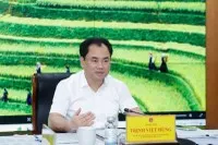 Bộ trưởng Bộ Nông nghiệp và Môi trường Trịnh Việt Hùng chủ trì cuộc họp ngày 10/4.