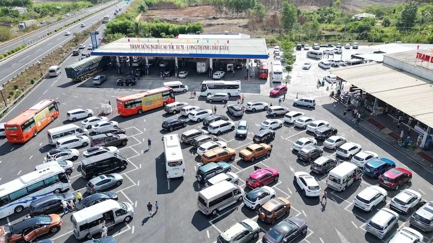 Bộ Công thương đề nghị các đơn vị phối hợp triển khai giải pháp cung cấp nhiên liệu trên cao tốc TP.HCM - Long Thành - Dầu Giây. 