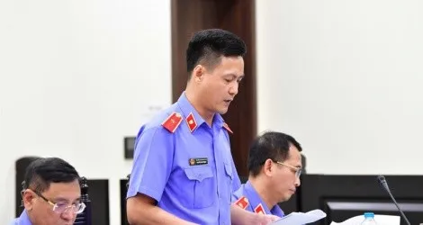 Đại diện Viện Kiểm sát giữ quyền công tố và kiểm sát xét xử phiên tòa.
