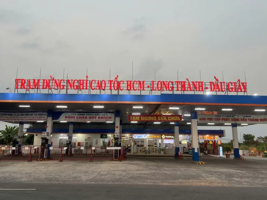 Hai cây xăng đang tạm dừng hoạt động tại Trạm dừng nghỉ Km41+100, tuyến cao tốc TP.HCM - Long Thành - Dầu Giây 