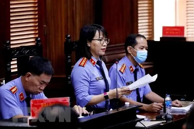 Đại diện Viện Kiểm sát nhân dân Thành phố Hồ Chí Minh luận tội và đề nghị mức án. (Ảnh: Thành Chung/TTXVN).