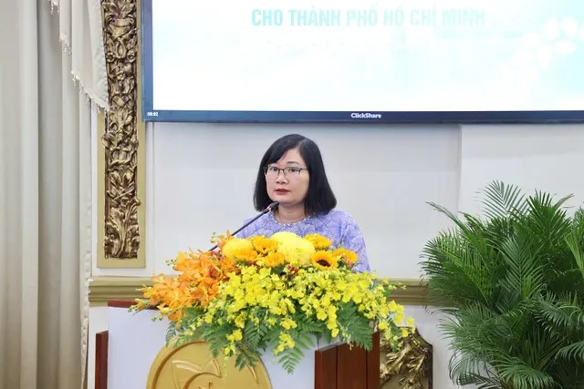 TS Trần Thị Thu Hà, Trường đại học Luật TP.HCM đã trình bày tham luận tại Hội thảo.