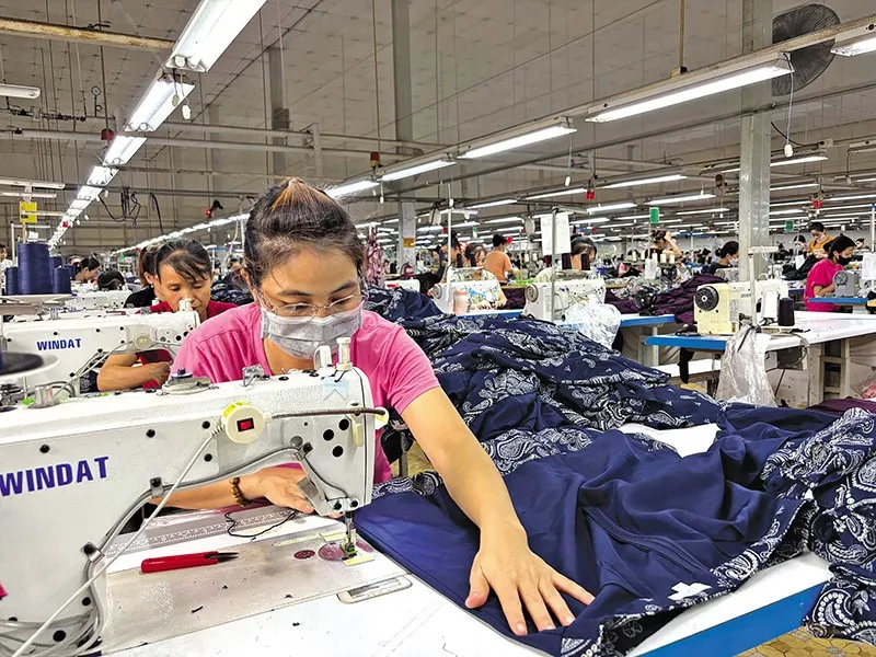 Giảm sự phụ thuộc vào nguyên phụ liệu nhập khẩu là yêu cầu cấp thiết của ngành dệt may. 