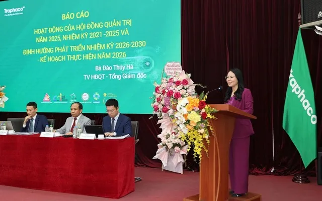 Bà Đào Thúy Hà, Tổng giám đốc Công ty cổ phần Traphaco báo cáo tại Đại hội.
