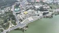 Quảng trường Lâm Viên nằm cạnh hồ Xuân Hương, Đà Lạt, tỉnh Lâm Đồng thu hút nhiều du khách đến tham quan, chụp ảnh lưu niệm. Ảnh: P.V