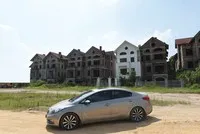 Thị trường đất nền, nhà liền thổ Hà Nội đang diễn ra kịch bản “giá tăng, thanh khoản giảm”. Ảnh: Dũng Minh.