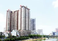 Nhiều doanh nghiệp địa ốc đang đẩy mạnh huy động vốn trái phiếu khi “giờ G” đến gần. Ảnh: Lê Toàn