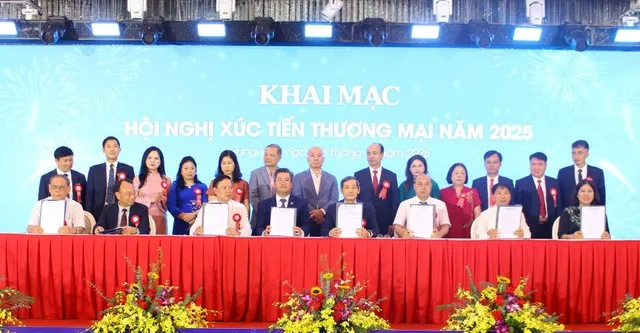 Hiệp hội Doanh nghiệp tỉnh Hưng Yên ký kết hợp tác với các đơn vị tại hội nghị Hội nghị xúc tiến thương mại năm 2025.