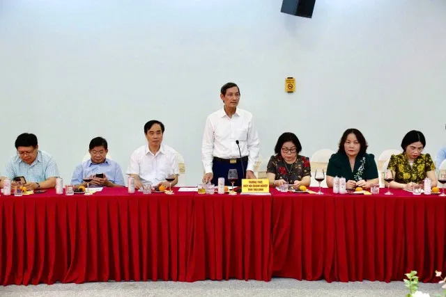 Ông Đỗ Văn Vẻ, Chủ tịch Hiệp hội Doanh nghiệp tỉnh Thái Bình phát biểu tại buổi làm việc