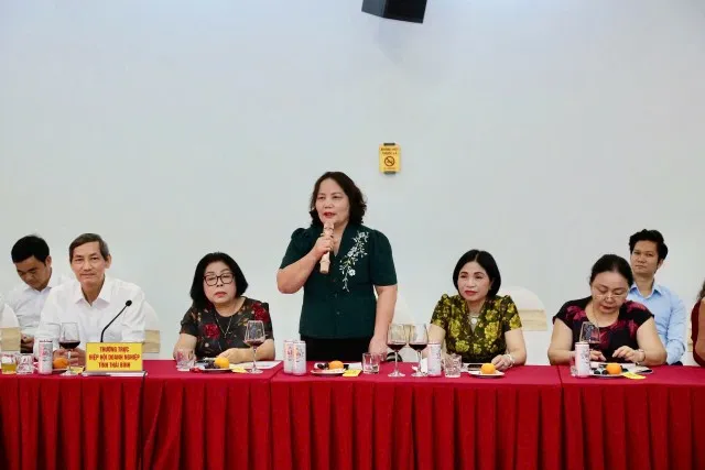 Bà Đỗ Thị Đông, Chủ tịch HĐQT, Tổng giám đốc Công ty cổ phần Sợi Trà Lý phát biểu tại buổi làm việc
