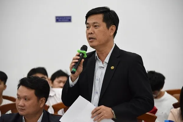 Ông Bông Hoa Việt, Cố vấn Ban Giám đốc Công ty cổ phần Nhựa Bình Minh.