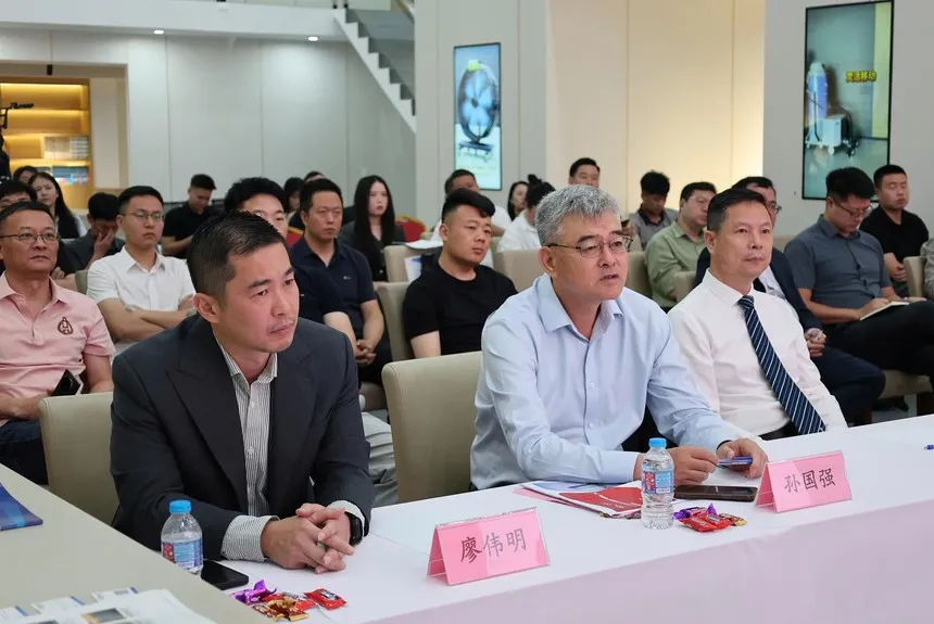 Các doanh nghiệp Trung Quốc tìm hiểu cơ hội và lộ trình đầu tư vào Việt Nam.