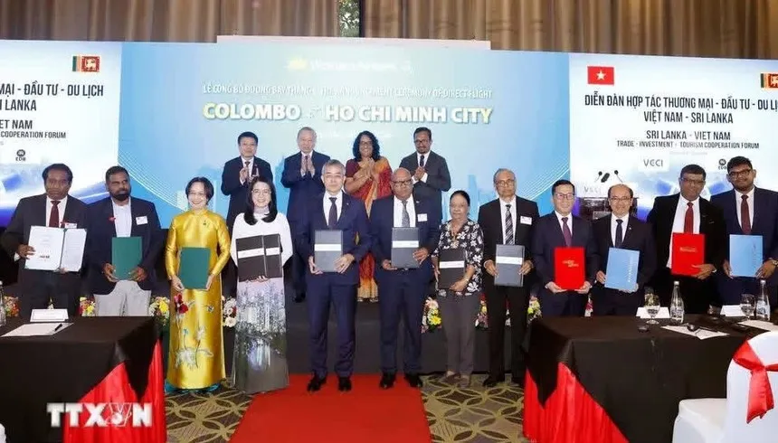 Diễn đàn Hợp tác Thương mại - Đầu tư - Du lịch Việt Nam – Sri Lanka diễn ra chiều ngày 8/5, với sự tham dự của Tổng Bí thư, Chủ tịch nước Cộng hoà xã hội chủ nghĩa Việt Nam Tô Lâm và Bà Thủ tướng Sri Lanka Harini Amarasuriya. Ảnh: TTXVN
