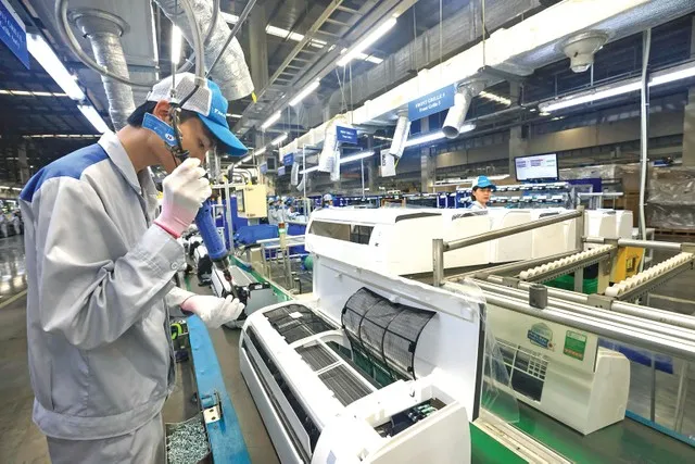 Nhóm doanh nghiệp kiên trì trụ vững trong giai đoạn khó khăn đã và đang tạo nên “lõi bền vững” của nền kinh tế
