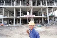 Thị trường xây dựng hiện đối mặt áp lực tìm người khi các đại dự án hạ tầng và bất động sản quy mô lớn đồng loạt tăng tốc triển khai