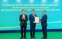 Thừa ủy quyền của Thủ tướng Chính phủ, Phó Thủ tướng Bùi Thanh Sơn trao quyết định đổi tên Tập đoàn Công nghiệp - Năng lượng Quốc gia Việt Nam