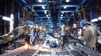 Đơn đặt hàng của doanh nghiệp sản xuất Việt Nam tiếp tục giảm nhẹ trong tháng 2/2025.