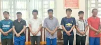 Các đối tượng bị tạm giữ tại cơ quan Công an.