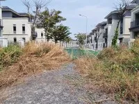 Một dự án nhà phố, biệt thự rộng 1.000 ha tại TP. Biên Hòa (tỉnh Đồng Nai) với giá bán hàng chục tỷ đồng/căn, nhưng không người ở.