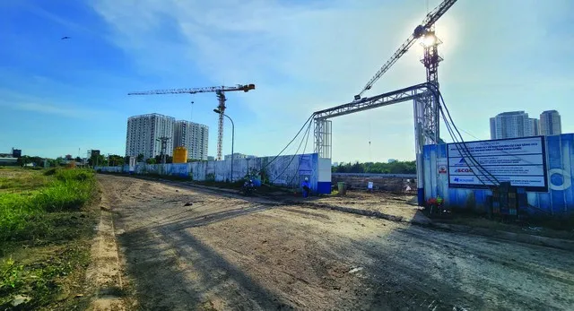 Dự án Dat Xanh Homes Riverside đang dần lấy lại sức sống với nhịp độ thi công khẩn trương. Ảnh: Việt Dũng.