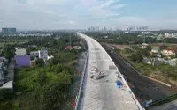 Đoạn cầu cạn qua TP.Thủ Đức cũ đã hoàn thiện phần đường chính - Ảnh: Lê Toàn