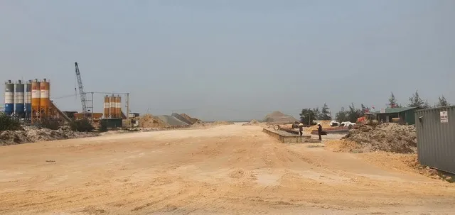 Năm 2026, Sở Xây dựng Quản Trị phấn đấu giải ngân tối đa khoảng 845/1.123 tỷ đồng trong năm 2026 (tương đương 75% số vốn). Theo Sở Xây dựng Quảng Trị, dự án có quy mô đầu tư lớn, tiến độ xây lắp là 22 tháng, để hoàn thành giải ngân được 75% số vốn Ngân sách Trung ương trong thời gian khoảng 9 tháng còn lại của năm 2026 không chỉ đòi hỏi sự quyết tâm, nỗ lực tối đa của chủ đầu tư và các nhà thầu thi công mà phụ thuộc rất lớn vào tiến độ bàn giao mặt bằng của các địa phương