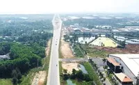 Đường sắt đô thị Đà Nẵng được triển khai sẽ mở ra hành lang phát triển lớn, trong đó có khu đô thị, logistics. Trong ảnh: Khu kinh tế mở Chu Lai - khu vực dự kiến đường sắt đô thị Đà Nẵng đi qua (Ảnh: P.V)
