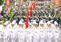 Khi những đoàn quân lớp lớp mạnh mẽ đi qua, trong triệu triệu vòng tay và tấm lòng Nhân dân, quân - dân cùng chung một ý chí, chung một nhịp đập lịch sử hào hùng của dân tộc